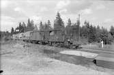 Statens Järnvägar, SJ S5t 4031 med tåg vid infarten till Vislanda station. Loket tillhörde före 1943  Karlshamn - Vislanda - Bolmens Järnväg och hette då KVBJ 15. Byggd av Nydqvist & Holm AB 1907. Skrotades slutligen 1964.