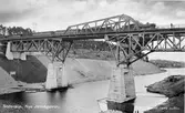 Statens Järnvägar, SJ-tåg på bron. Dubbelspårig klaffbro över Södertälje kanal från 1921.
