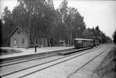 Statens Järnvägar, SJ motorvagn vid Eskilsryd station.