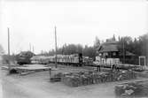 SVJ-tåg, vid Hörken station. Säfsnäsverkens egen smalspåriga bruksbana, anslutning till Bergslagsbanans station.