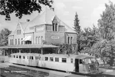 Järnvägsstationen i Nora. Nora Bergslags Järnväg, NBJ motorvagnståg.