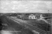 Stora Höga station sedd från järnvägsviadukten.