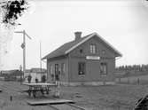 T semafor
Trafikplats anlagd 1889. Envånings stationshus i tegel, renoverad 1943 inomhus och utomhus