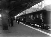 Tvåvånings stationshus i sten, byggt 1863. Samma som Södertälje och Sösdala. Arkitekt Edelsvärd. Tillbyggt 1876 och 1890 Nytt stationshus i tegel 1919, invigt 1921. Arkitekt Folke Zettervall. 1915 - 22 stationsombyggnad,