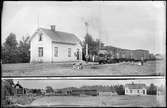 Siggarud station. Västergötland - Göteborgs Järnväg, VGJ lok 9 med godståg.