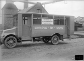 Provvagn på international chassi tillverkad för international Harvester i Norrköping. Producerad av AB Svenska Järnvägsverkstäderna. Bussen hade plats för 22 sittande passagerare. Konstruktioner var tung och inte särskilt komfortabel med sina helgjutna däck.