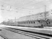 Stockholm - Roslagens Järnvägar, SRJ Co 91 och SRJ Co 93 levererades efter ombyggnad i Arlöv 1948-12-15. Vagnarna SRJ Co 90, SRJ Co 92 och SRJ Co 94 levererades efter ombyggnad i Arlöv 1949-03-03. På bilden har alla ombyggda vagnar samlats.
För samtliga vargar gällde att dom hade byggts om och reparerats vid ASJ Arlöv. Plattformarna har byggts in, beklädnaden invändigt av fanér har ersatts av dylik av masonit som målats i standardfärger,  isolering i väggarna med Isoflex är utförd,  sofforna ändrade och omstoppade  tak- och plåtbeklädnaden reparerad där så erfordrades,  125 volt lysämnesrörsbelysning är installerad. Sofforna ändrade och stoppade på Mörby.