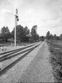 KVBJ ångvagn på linjen. Vagnen  hade maskinrum i mitten. Den var producerad av Oxelösund - Flen - Westmanlands järnvägs verkstad i Eskilstuna. Skrotades på 1930-talet.