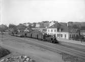 LyJ-Lysekil järnväg lok med persontåg på stationen