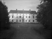 Herrgård Qvantenburg
Huvudgården, av sten uppfördes 1818, hette förr Kambol.