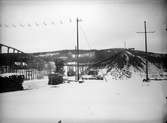 Idkerbergets gruva började med storskalig gruvbrytning i början av 1900-talet 1908 låg produktionen av järnmalm mellan 50 000 och 100 000 ton.Malmen färdades mellan åren 1902 och 1912 med linbana till Ulfshyttan, men 1 oktober 1912 invigdes Rämshyttan-Idkerbergets järnväg till bruket i Rämshyttan. Gruvan blev känd i hela Sverige vid det stora raset på morgonen 16 mars 1961. Förutom att skapa ett stort hål i marken, tog raset med sig ett garage, nio bilar och en lekplats. 70 personer fick evakueras, 26 personer blev utan bostad, men ingen person skadades fysiskt.