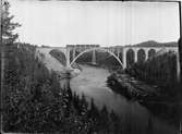 Provbelastning av nya bron i armerad betong. Bygget påbörjaes 1916 och den stod klar 1919