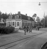 Järnvägsstationen i Bromölla efter breddningen till nomalspår. Under 1950-talet genomförde SJ en breddning till normalspår på smalspåren från Blekinge Kustbanor. 1954 var sträckan Kristianstad-Karlshamn klar.