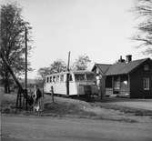 Dal hållplats anlagd 1894 av Falkenbergs Järnväg. Från början var det en hållplats med tillhörande banvaktstuga, men 1898 byggdes banvaktstugan ut med biljettexpedition och väntsal. Järnvägen förstatligades 1939-1940. På spåret syns en Hilding Carlsson motorvagn.