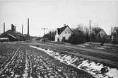 Ekebybruk järnvägsstation uppfördes 1912 av Uppsala - Enköpings Järnvägar. Den var belägen alldeles intill tegel- och keramikbruket Ekeby Bruk, som syns till vänster. Järnvägen anslöt här till Ekeby Bruks industrispår.