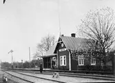 Järnvägsstationen i Ekestad med personal. Stationen anlades 1885.