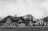 Järnvägsstationen i Emmaboda, till höger syns Nya Hotellet.