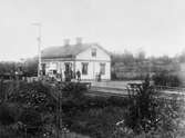 Stationen öppnad 23/10 1884
En- och enhalvvånings stationsbyggnad i trä .Stationshuset brann 198x.
