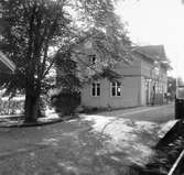 Stationen anlagd 1889. Stationshuset, två våningar i trä, påbyggt från en våning 1918.
