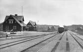 Station anlades 1915, byggnaden från samma år.