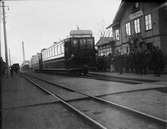 VGJ motorvagn 2 och 3 . Stationen togs i bruk 1893.