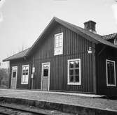 Stationen togs i bruk 1896 .Mellan1935-1959 var Hållplats .