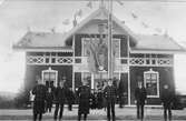 Invigning av Lilla Edets Järnvägsstation .Spårvidd 1435 .Togs i bruk1906 .