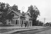Lindholmens Stationshus .Stationen togs i bruk 1885 . Stationen ligger 29 Km från Stockholm och 27 Km från Rimbo .