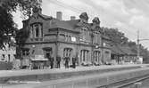 Stationen togs i bruk 1886.Till SJ 1896. Eldrift 1934.14 km från Kävlinge 10 km från Malmö.