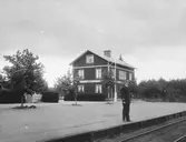 Stationsförman F Israelsson.Stationen togs i bruk 1907.