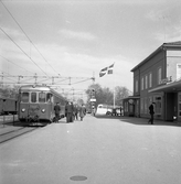 Statens Järnvägar, SJ X06p-motorvagn med tåg 1446, Stationen i Norrtälje.