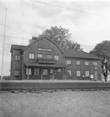 Stationen i Norsholm. Klockan är 15.15