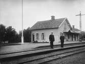 Stationsmästare A Nordvall vid stationen i Rottne