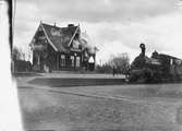 Stationen.
Östra Centralbanan, ÖCJ lok.
Stationen byggdes 1901 men brann ner den 22/11 1969.