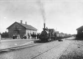 Stationen togs i bruk 1899-06-16 med namnet Traheryd. 1910 namnändrades stationen till Traryd.