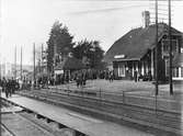 Stationen.
Besökande till Söderby sjukhus.