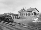 Stationen.
Statens Järnvägar,  VKBg 495 lok.