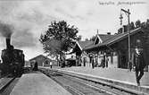 Stationen anlades 1862. Envånings stationsbyggnad i trä. Mekanisk växelförregling.