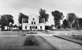 Stationen anlades 1886 av Malmö - Trelleborgs Järnväg. Nytt stationshus, tvåvånings och putsat med trappgavel mot banan, byggdes 1903. Mekanisk växelförregling.