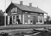 Trafikplats anlagd 1879. En- och enhalvvånings stationshus i trä. Samtliga lokaler moderniserades 1944.