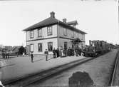 Vetlanda stationen hade viktikt roll för godstrafiken. Provisorisk godstrafik hade startat  redan 1884. På bildet syns  HvSJ lok 1. Loket tillverkades1884 av Motala Verkstad, tillverkningsnummer 68. Namnet var Hvetlanda.