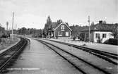 Först anlagd som hållplats 1902. Sedan blev station med en- och enhalvvånings stationshus i trä. På 1940-talet gjordes flera ombyggnader; lokalerna utökades, nytt stickspår, automatiserades bommar och växelförregling.