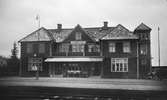 Stationen öppnades för trafik 1872. 1902 Byggdes nytt stations hus och  bangården utbyggdes. Stationshuset ersattes med ett nytt på 1950-talet.