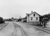 Trafikplats anlagd 1876. En- och enhalvvånings stationshus i trä. Tidigare Vintjärn Nedre.