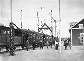 Stationen vid invigningen. Station anlagd 1911. Tvåvånings putsat stationshus i trä.