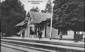 Station anlagd 1874. Envånings stationshus i trä. Mekanisk växelförregling.