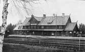 Stationen anlades 1889. Mekanisk växelförregling. Tvåvånings stationshus i trä. Arkitekten var Adolf Edelsvärd. Stationen renoverades 1927. K-märkt 1986.