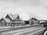 Stationen anlades 1889. Mekanisk växelförregling. Tvåvånings stationshus i trä. Arkitekten var Edelsvärd. Stationen renoverades 1927. K-märkt 1986.