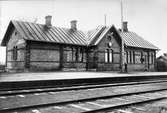 Stationen byggd av SHJ 1885. Hållplats med envånings byggnad i tegel.