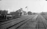 Trafikplats anlagd 1890. Tvåvånings stationshus i trä. Mekanisk växelförregling med centralställverk.